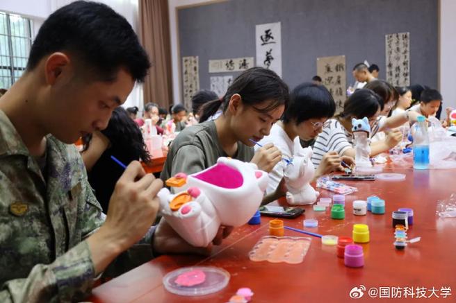 铸剑为魂，文化先行——国防科技大学组织文化艺术交流活动的探索与实践